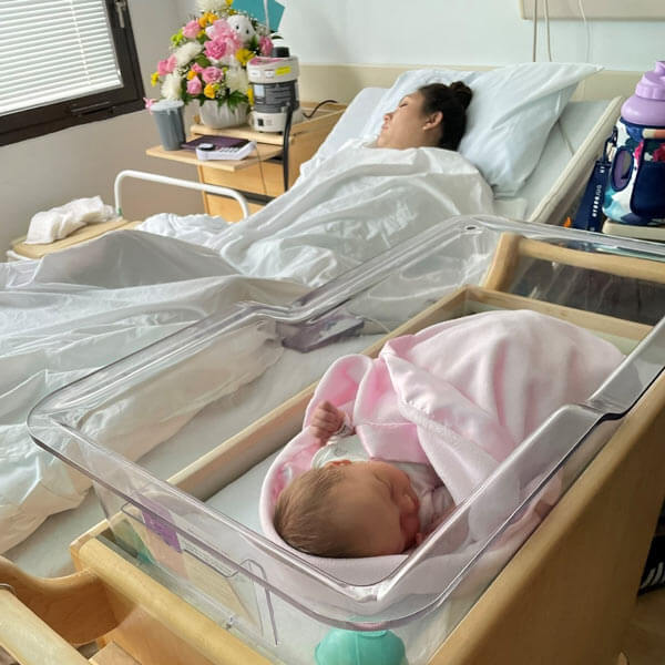 Jessica and her daughter in their hospital room