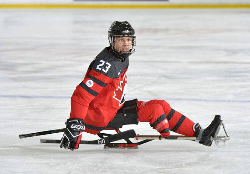 A man with an amputation playing hockey